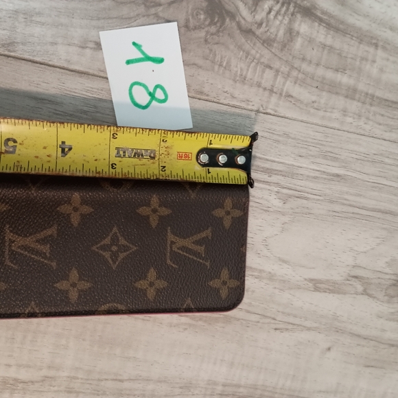Louis Vuitton Pink cell phone case - Picture 8 of 8